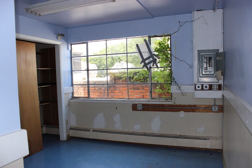 More Photos Of 1384-1388 Dixwell Ave, Hamden Office For Lease