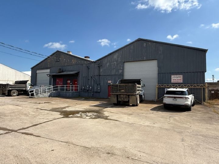 Primary Photo Of 3024 Commerce St, Port Arthur Warehouse For Sale