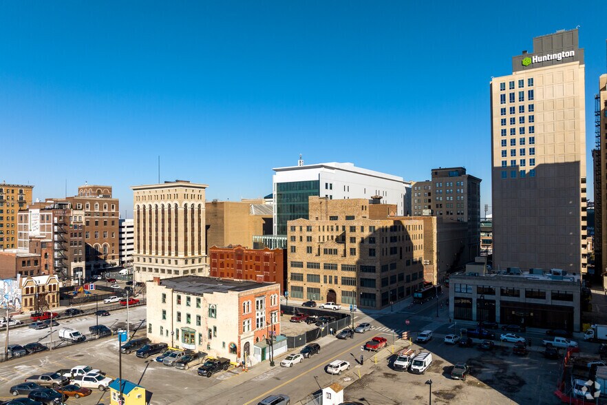 More Photos Of 2110 Park Ave, Detroit Office For Lease