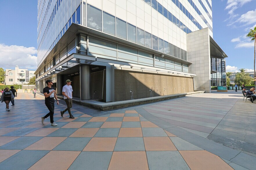 More Photos Of 15301 Ventura Blvd, Sherman Oaks Unknown For Lease