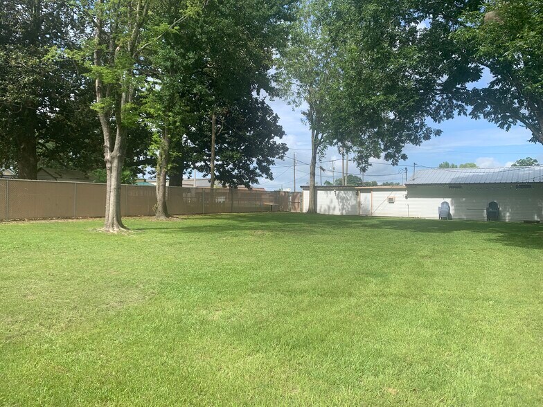 More Photos Of 320 19th St N, Columbus Flex For Lease
