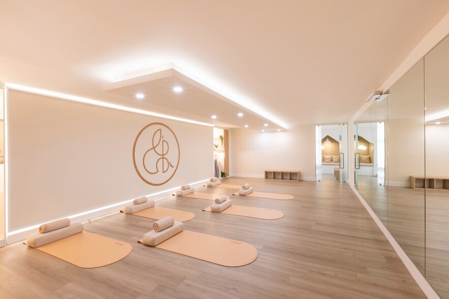 More Photos Of 4928 S Le Jeune Rd, Coral Gables Freestanding For Lease