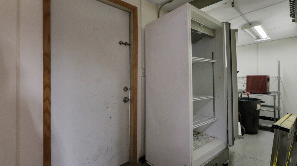 More Photos Of 6220 Texaco Dr, Eau Claire Restaurant For Sale