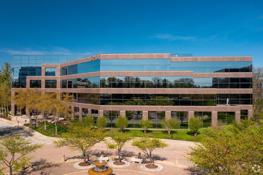 More Photos Of 540 Maryville Centre Dr, Saint Louis Office For Lease
