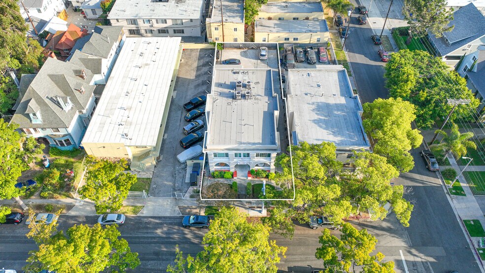More Photos Of 1220 W 27th St, Los Angeles Dormitory For Sale