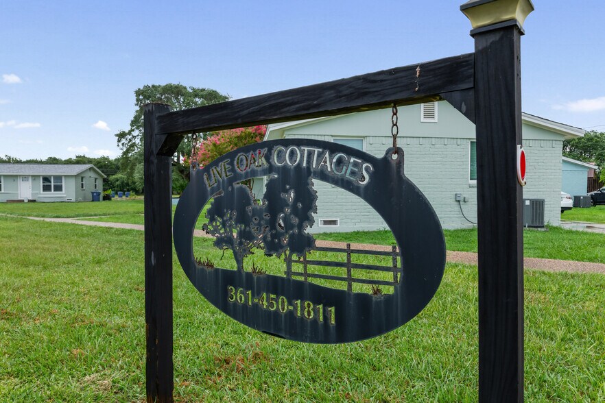 More Photos Of 1300 N Live Oak St, Rockport Multifamily For Sale