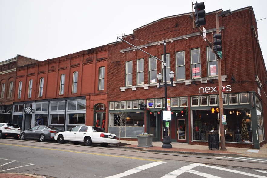 Primary Photo Of 303-307 President Clinton Ave, Little Rock General Retail For Lease