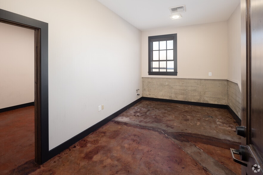 More Photos Of 6728 Bright Ave, Whittier Storefront For Sale