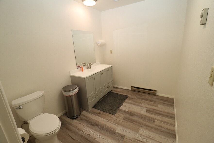 More Photos Of 2009 Industrial Road, Cortez Warehouse For Lease