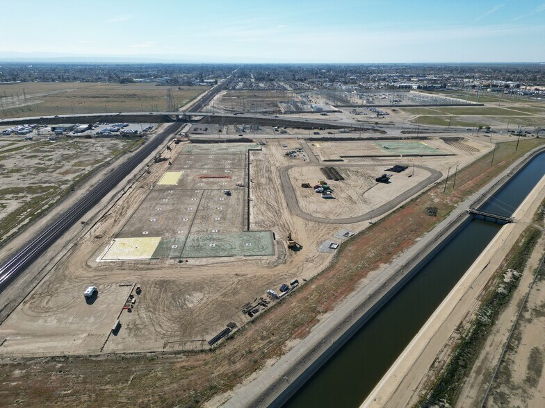 More Photos Of 2152 Coffee Rd, Bakersfield Distribution For Lease