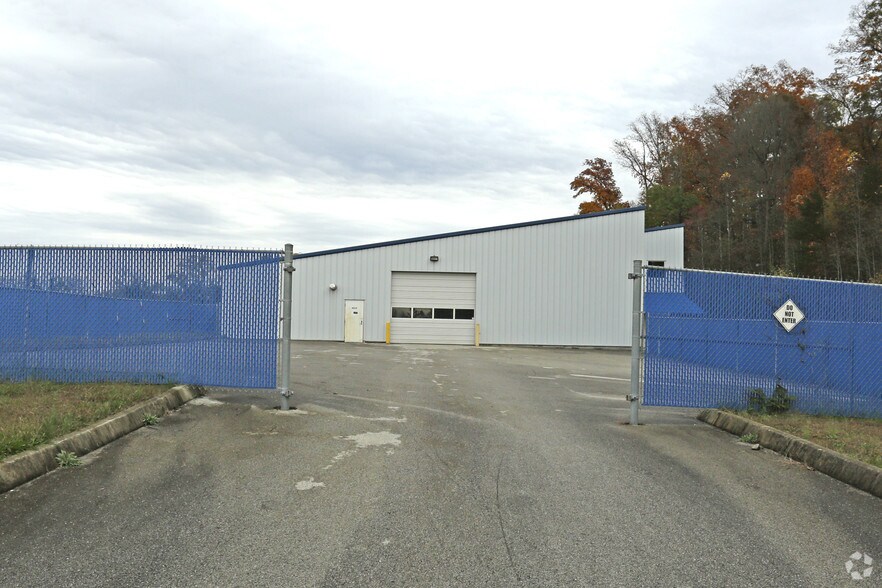 More Photos Of 8812 Kingston Pike, Knoxville Warehouse For Lease