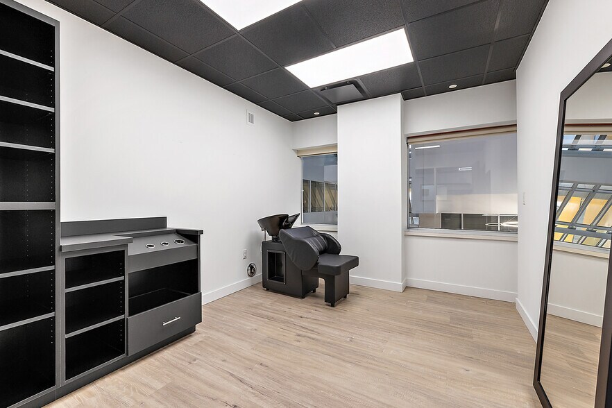 More Photos Of 801-803 W Big Beaver Rd, Troy Office For Lease