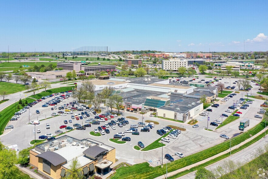 More Photos Of 120 Regency Pky, Omaha Unknown For Lease