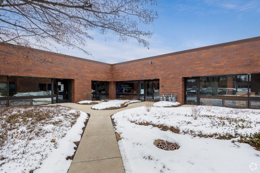 More Photos Of 939 N Plum Grove Rd, Schaumburg Medical For Lease