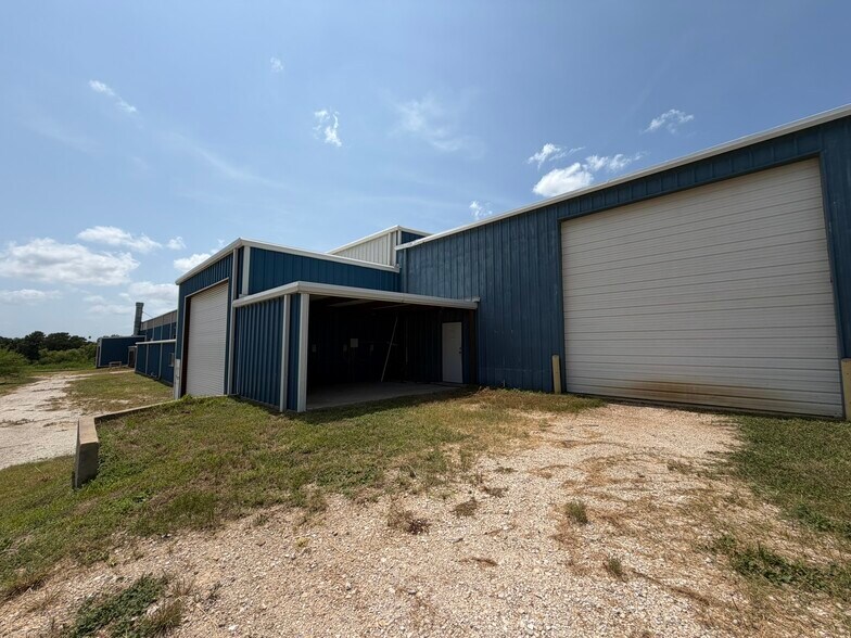 More Photos Of 5808 Fm 3455 Rd, Navasota Manufacturing For Lease