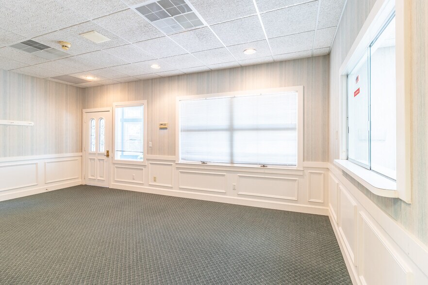 More Photos Of 1421 Ross Dr, Dalton Office For Sale