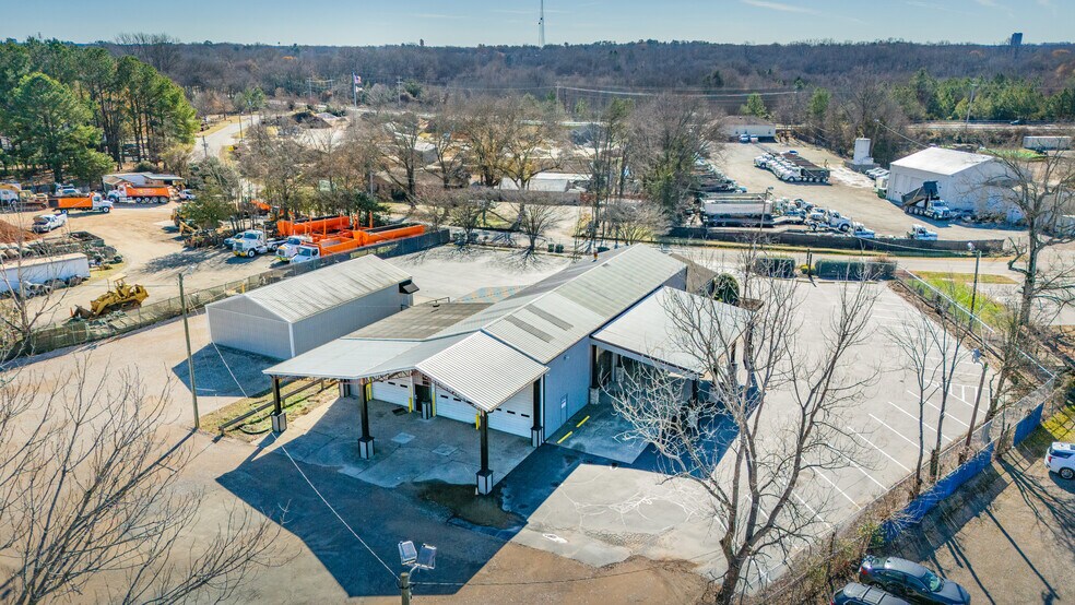More Photos Of 12715 Downs Cir, Pineville Truck Terminal For Lease