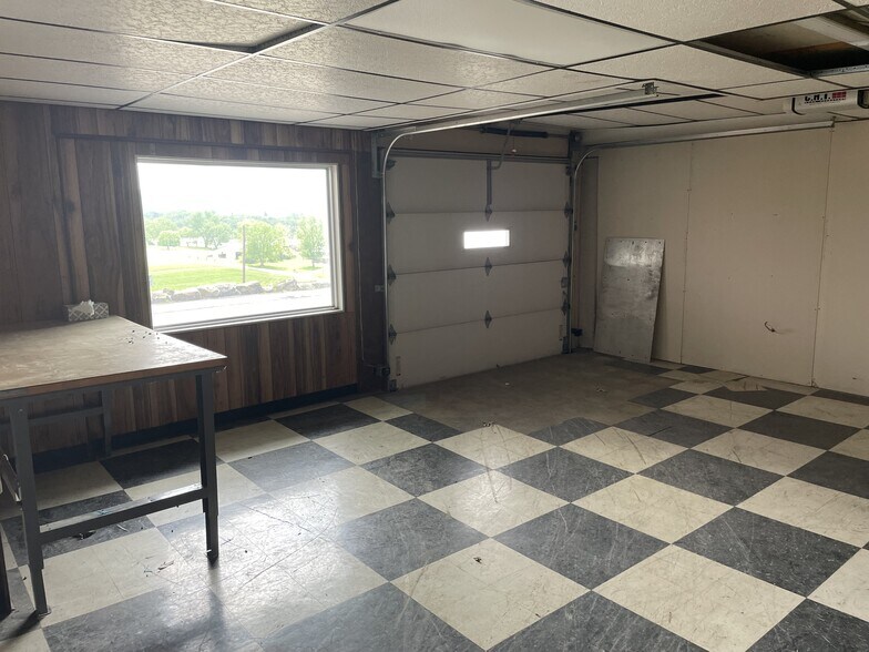 More Photos Of 1992 Mount Pleasant Rd, Greensburg Showroom For Lease