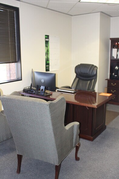 More Photos Of 1004 N Big Spring St, Midland Office For Lease