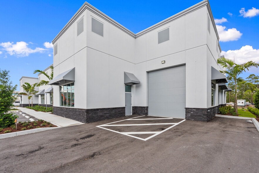 More Photos Of 14701 Walgreens Dr, Jupiter Warehouse For Lease