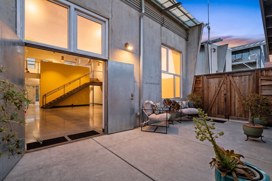 More Photos Of 108 High Rd, Santa Cruz Flex For Sale