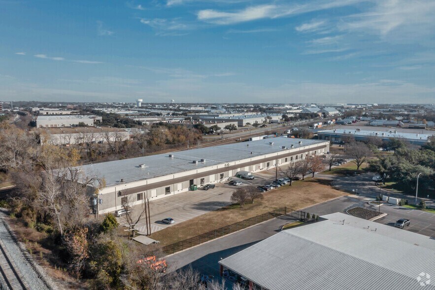 More Photos Of 10203 Corkwood Rd, Dallas Distribution For Lease