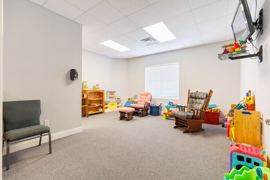 More Photos Of 37 E Main St, Lakeland Flex For Sale