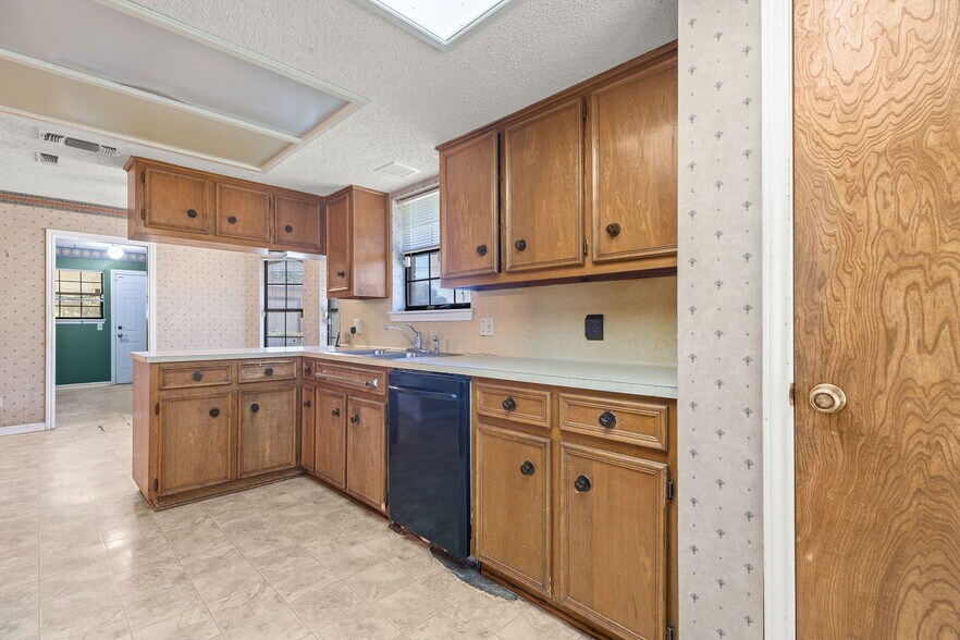 More Photos Of 12409 Lowden Ln, Manchaca Flex For Sale