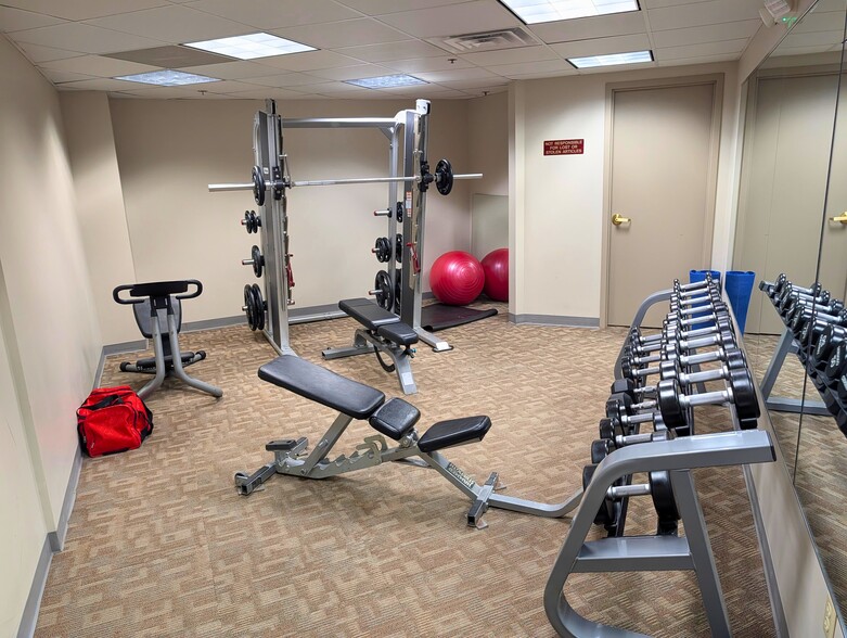 More Photos Of 100 Corporate Pky, Amherst Unknown For Lease