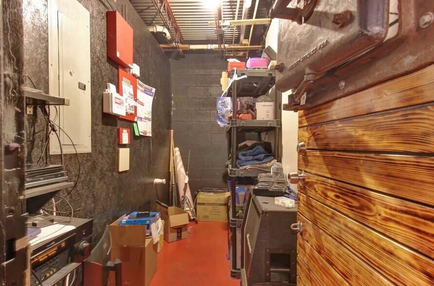 More Photos Of 7716 N Main St, Jonesboro Freestanding For Sale