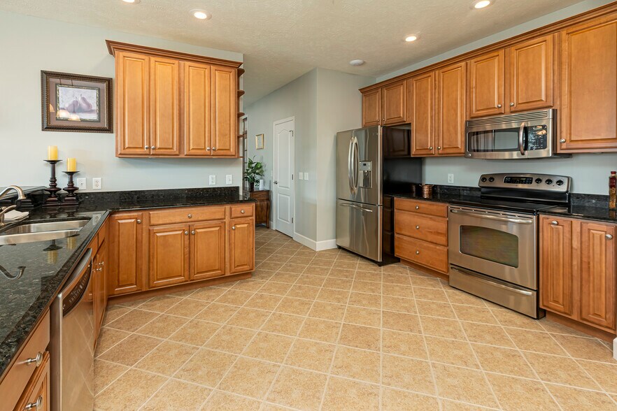 More Photos Of 2801 17th St, Marion Medical For Sale