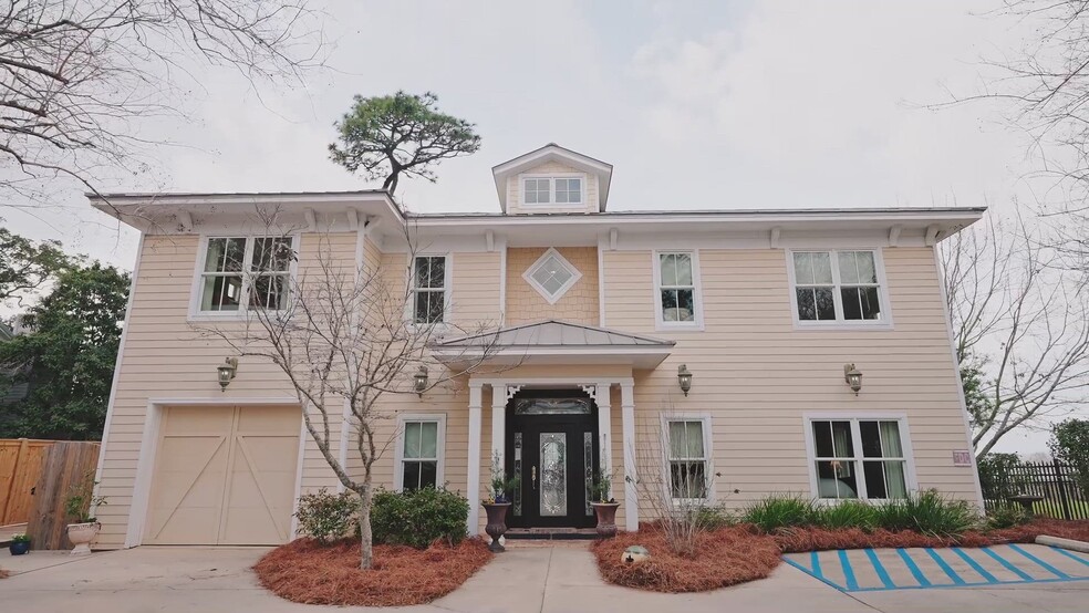 Primary Photo Of 202 S Mobile St, Fairhope Hospitality For Sale