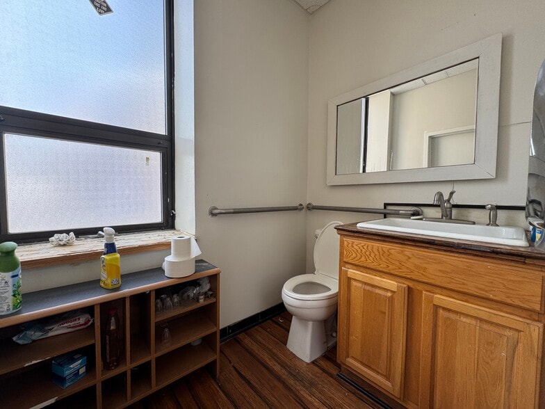 More Photos Of 412 Eighth Ave, New York Loft Creative Space For Lease