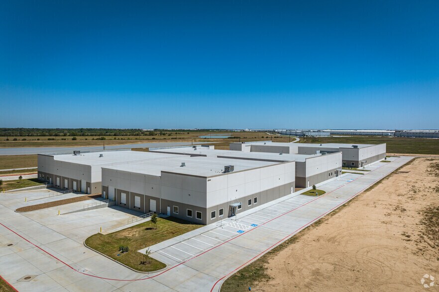 More Photos Of 2701 Twinwood Pky, Brookshire Distribution For Sale