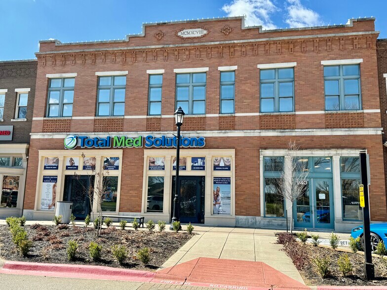 More Photos Of 300-900 Parker Sq, Flower Mound Unknown For Lease