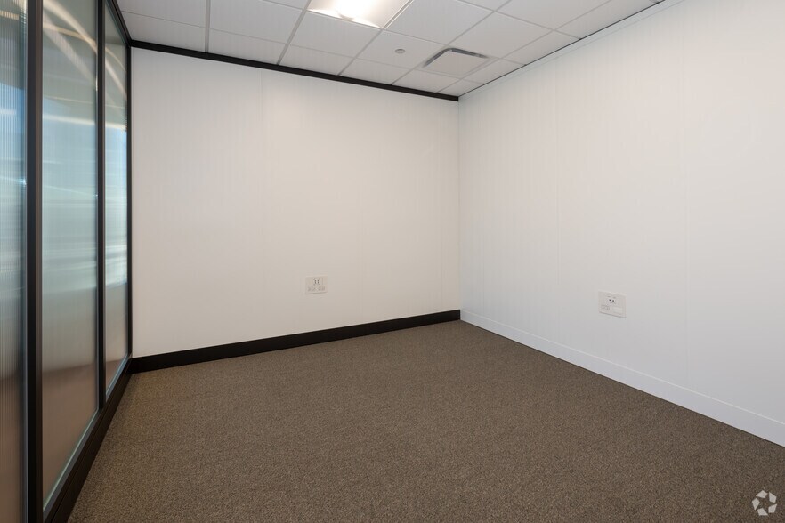 More Photos Of 110 N Wacker Dr, Chicago Coworking Space