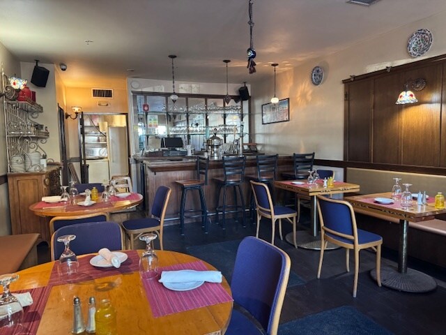 More Photos Of 175-177 Church St, Burlington Freestanding For Lease