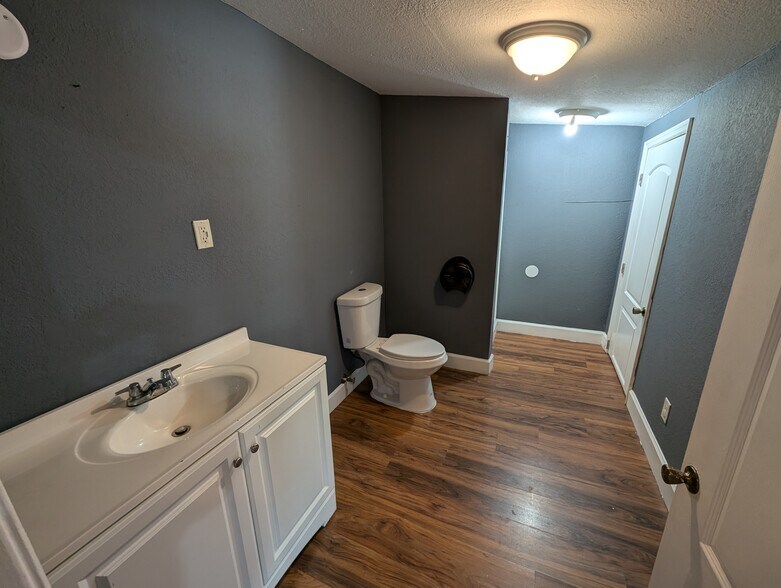 More Photos Of 1901 W Sligh Ave, Tampa Office For Sale