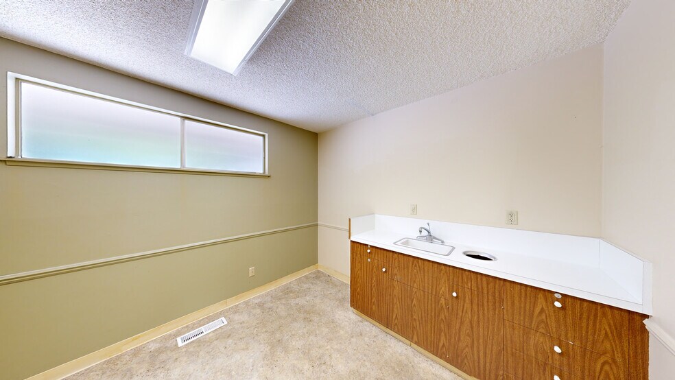 More Photos Of 13350 Big Basin Way, Boulder Creek Medical For Lease