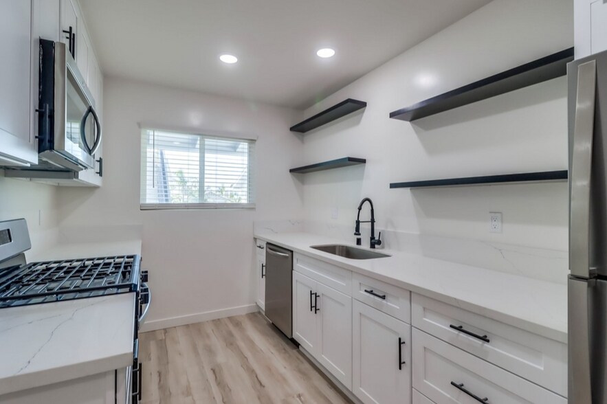 More Photos Of 1478 Hornblend St, San Diego Apartments For Sale