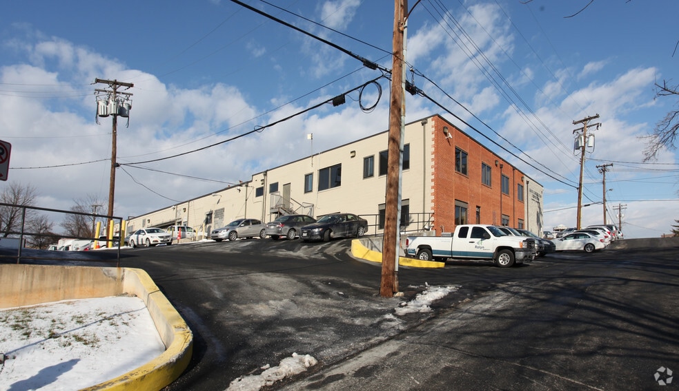 More Photos Of 5706-5712 Frederick Ave, Rockville Warehouse For Lease