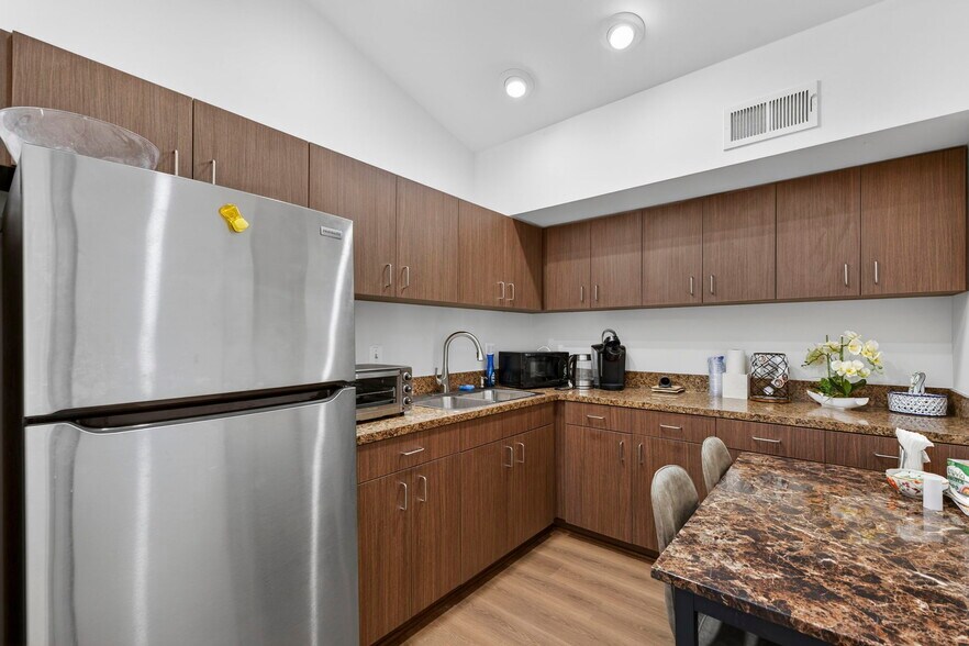 More Photos Of 10130-10134 Colvin Run Rd, Great Falls Medical For Lease