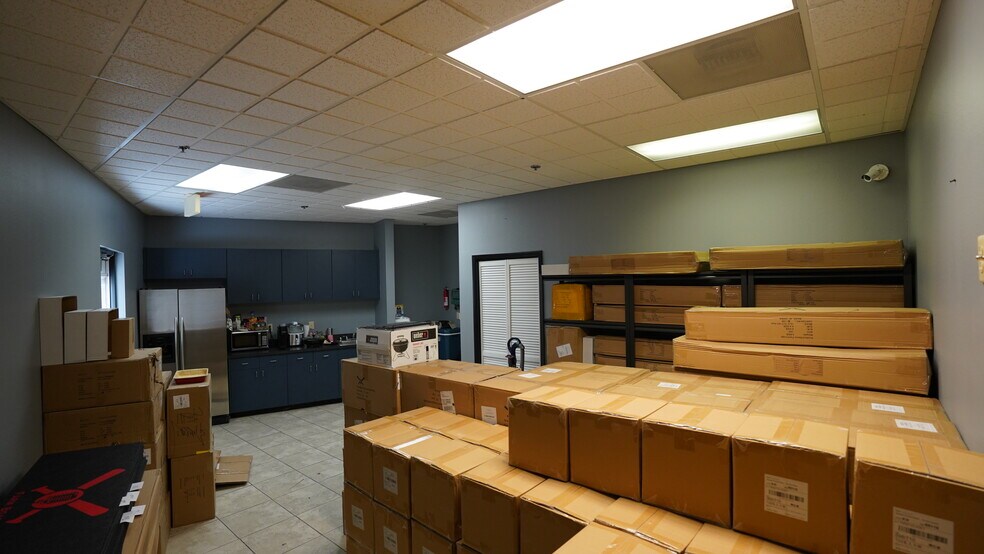 More Photos Of 731 Pilot Rd, Las Vegas Light Distribution For Lease