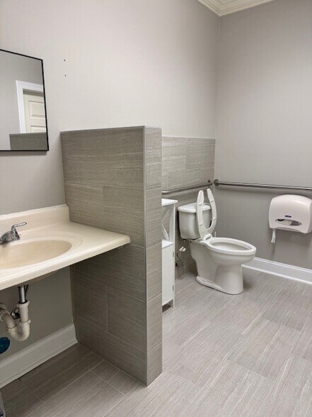 More Photos Of 3535 Pelham Rd, Greenville Medical For Lease