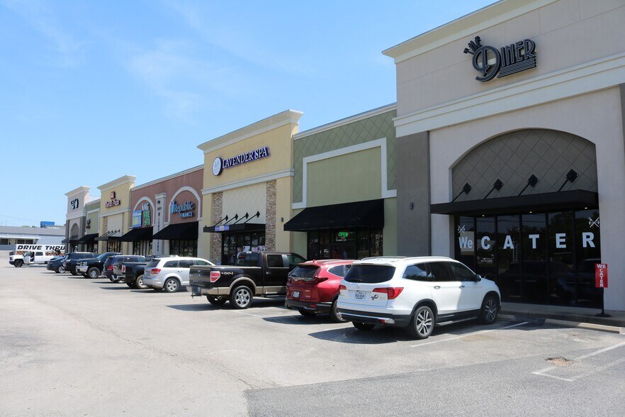 More Photos Of 7924 S Broadway, Tyler Storefront Retail Office For Sale