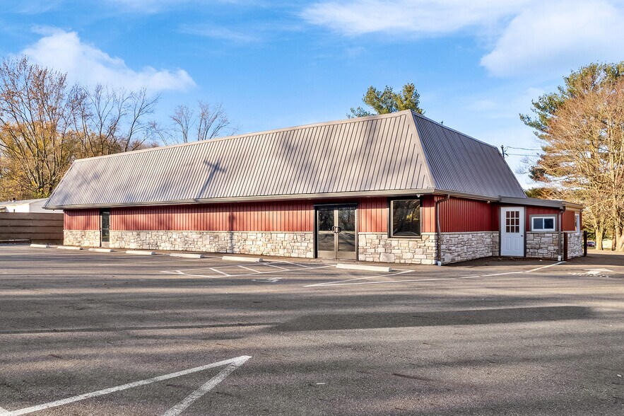 More Photos Of 4291 Manchester Ave NW, North Lawrence Office For Sale