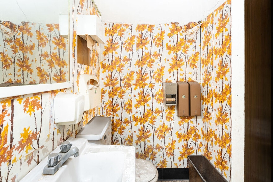 More Photos Of 4712 International Blvd, Oakland Specialty For Sale