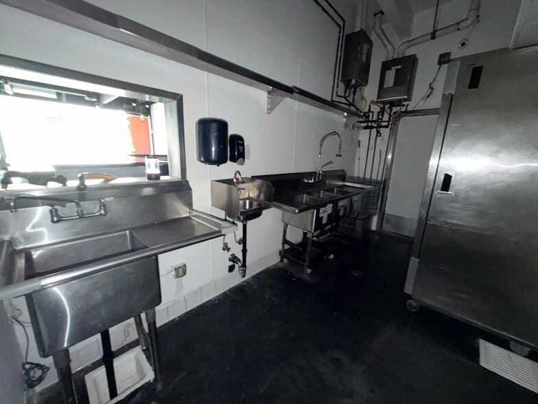 More Photos Of 7563-7565 Beverly Blvd, Los Angeles Restaurant For Lease