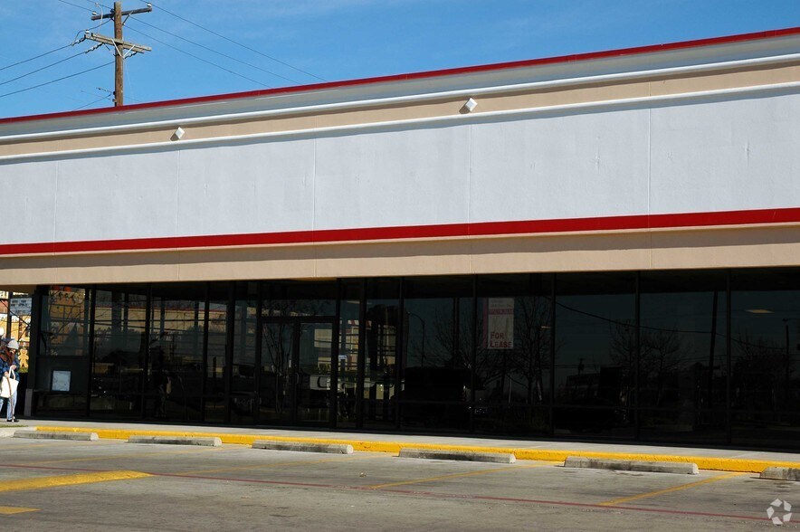 More Photos Of 5334 Ross Ave, Dallas General Retail For Lease