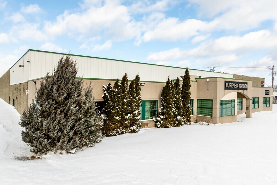 Primary Photo Of 9275 Boul Henri-Bourassa E, Montréal Light Distribution For Lease